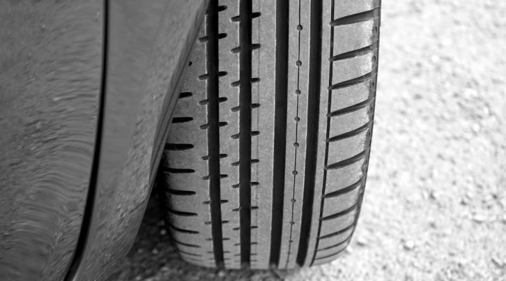 Contrôle continu des pneus, les conseils d'entretien automobile de FORD à Auxerre