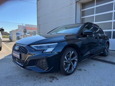 Voir le détail de l'offre de cette AUDI A3 Sportback 35 TFSI 150ch Mild Hybrid S line S tronic 7 de 2021 en vente à partir de 308.81 €  / mois