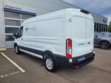 Voir le détail de l'offre de cette FORD Transit 2T Fg PE 350 L3H2 135 kW Batterie 75/68 kWh Trend Business de 2023 en vente à partir de 686.93 €  / mois