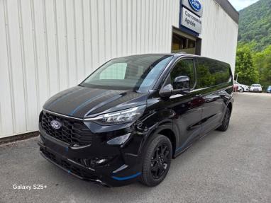 Voir le détail de l'offre de cette FORD Transit Custom Fg 320 L2H1 2.0 EcoBlue 170ch Cabine Approfondie Sport BVA8 de 2025 en vente à partir de 54 999 € 